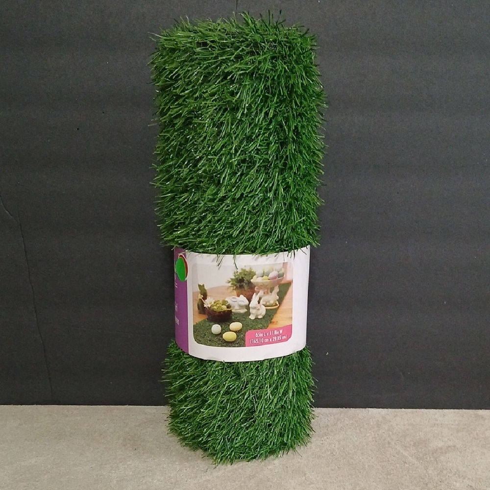 Seasinal Easter Collectiin Artificial Faux Turf Green Grass Mat 65" X 11" NEW